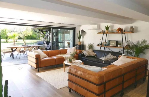 Angresse House | Residence Villa Casa Calabasas - Houses & Villas for 8 People