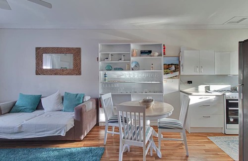 Semaphore Apartment | Relaxed Beachside Comfort on Semaphore Foreshore