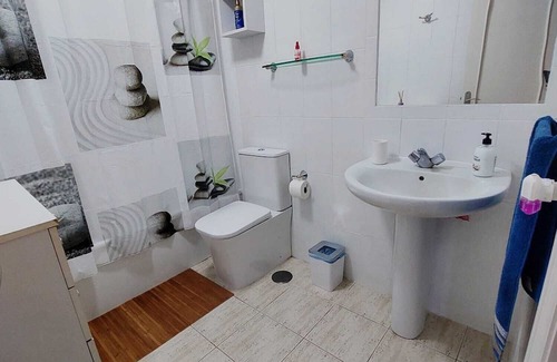San Isidro House | Casa Ideal Para Familias con Niños. Aeropuerto Reina Sofía a 5 Minutos