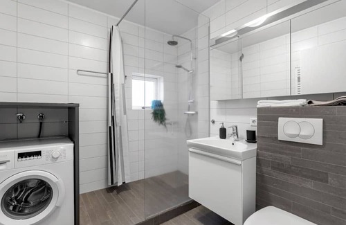 Downtown Apartment | Charming Apartment w/ Free Parking + Netflix.