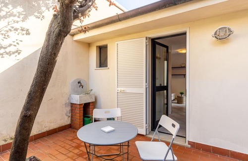 Marina di Massa Villa | Villa 'La Casa Verde' with Private Garden and Wi-Fi