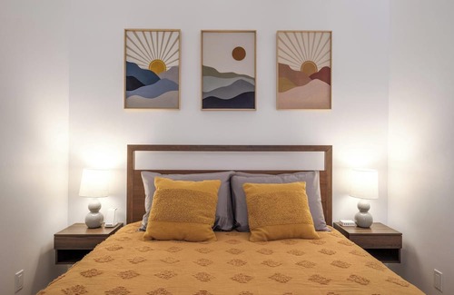 Greenbriar House | Private, Quiet, Entire 1 Bdrm Sanctuary in the Hillsnn