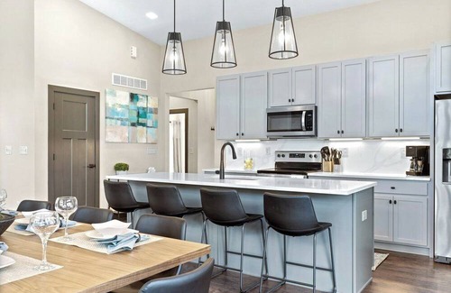 Innsbrook House | Idlewood Treehouse with Hot tub