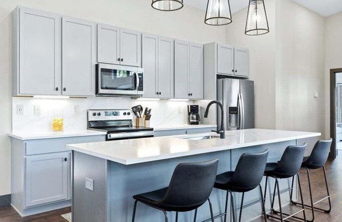 Innsbrook House | Idlewood Treehouse with Hot tub