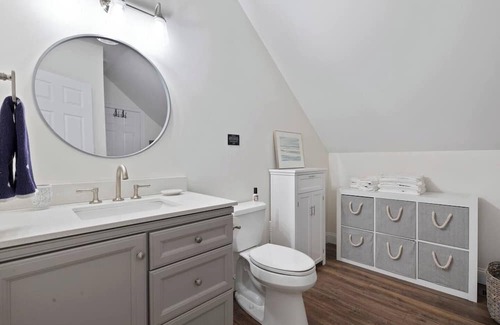 Laconia House | Bring your dog, boat and the whole family to enjoy the lake!!