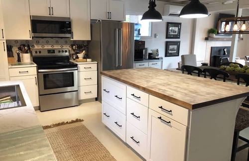 Laconia House | Bring your dog, boat and the whole family to enjoy the lake!!