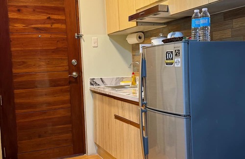 Lahug Condo | Cozy Studio condo in charming Cebu City with WiFi, AC, near IT Park