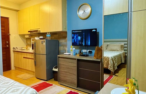 Lahug Condo | Cozy Studio condo in charming Cebu City with WiFi, AC, near IT Park