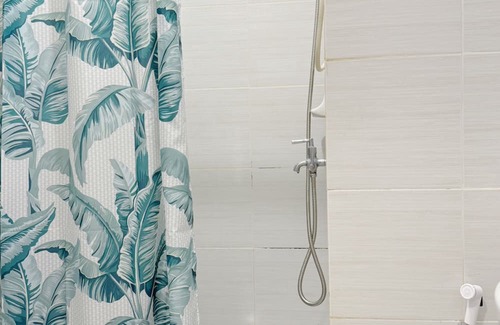 Lahug Condo | Cozy Studio condo in charming Cebu City with WiFi, AC, near IT Park