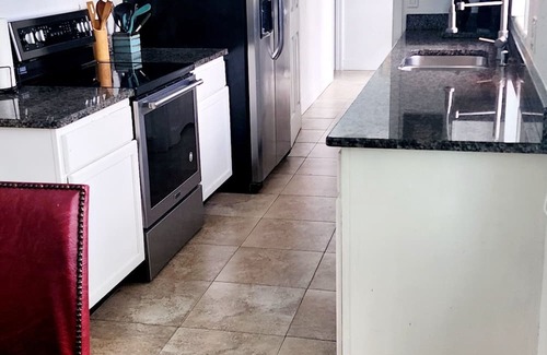 Northwest Orlando House | Spacious home with extra large pool, water falls and centraly located.nn