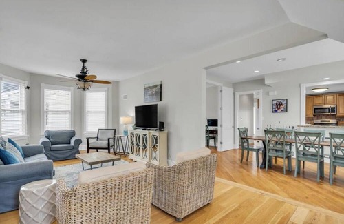Manasquan House | Charming 4 Bedroom House with Pool and tropical backyard Oasis