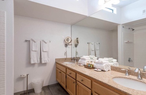 Baristo Resort | Luxury two bedroom and two bathroom unit with full amenities