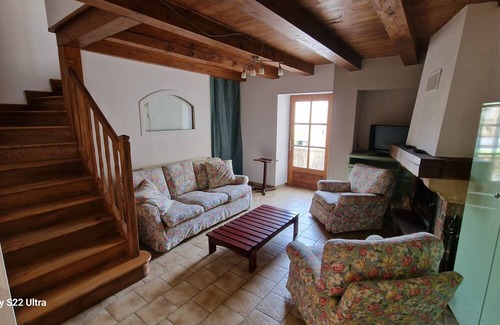 Luzech House | Small house on the village square in Luzech