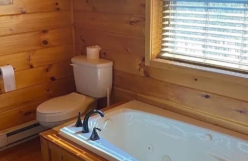 Hickory Hills Ski Chalet | Hot Tub, Pool Table, Fire Pit, 5 MIN TO SKI SLOPES, Secluded /Pet Friendly!