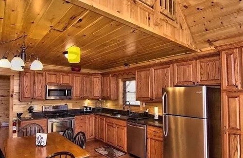 Hickory Hills Ski Chalet | Hot Tub, Pool Table, Fire Pit, 5 MIN TO SKI SLOPES, Secluded /Pet Friendly!