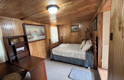 Marlinton Cottage | Charming cottage with WiFi/AC, Bicycling, Hiking, canoeing, Snowshoe Mtn, Cass.