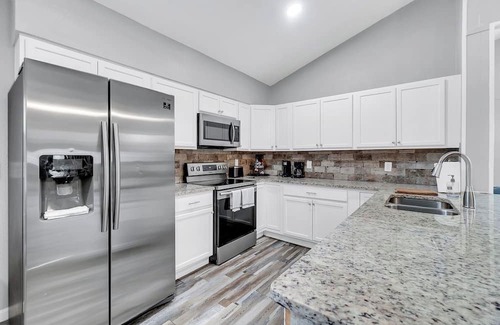 Leon Valley House | Spacious 5 BR Haven | Minutes from Sea World | San Antonio