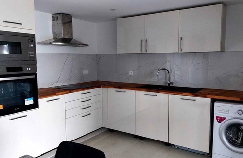 Millery Apartment | Apparemment Avec Piscine Dans une Maison Près de Lyon