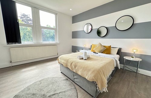 Edgbaston Apartment | Stylish 3-Bedroom Getaway on Hagley Road