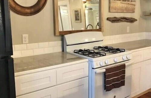 Hot Springs Cottage | Amazing Loft- great location & price