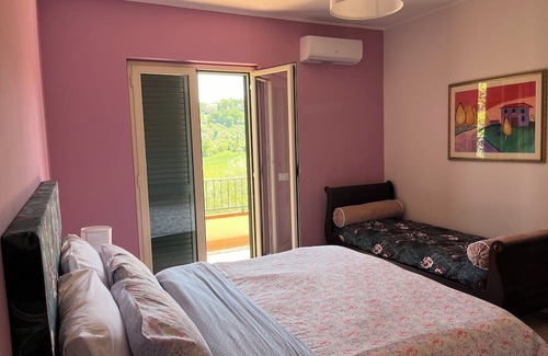 Tortoreto Apartment | In a tranquil area, 4 km/h to the sea and 10 minutes on foot to the Old Town.