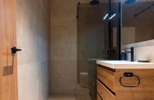 Montolivet Apartment | Urban Oasis in Ruzafa: Modern Comfort in Valencia