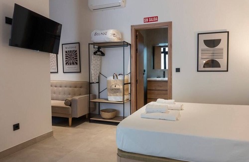 Montolivet Apartment | Urban Oasis in Ruzafa: Modern Comfort in Valencia