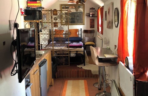 Herne Bay Cottage | Cozy Cute Cottage!