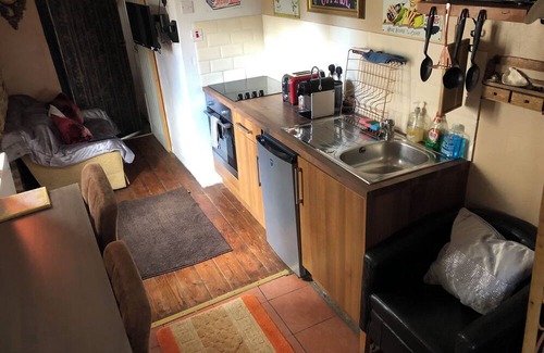Herne Bay Cottage | Cozy Cute Cottage!