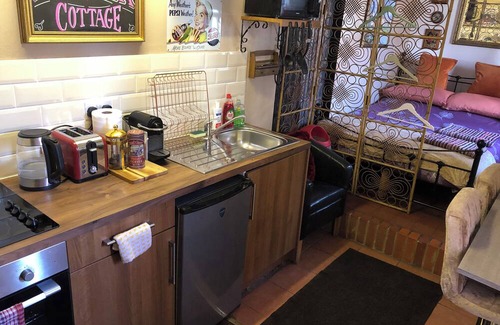Herne Bay Cottage | Cozy Cute Cottage!
