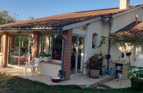 La Salvetat-Saint-Gilles Villa | Homerez - Villa for 7 ppl. with swimming-pool at La Salvetat-Saint-Gilles