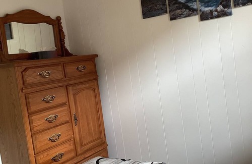 Alberta Beach Cottage | Bumblebee Cottage in Alberta Beach