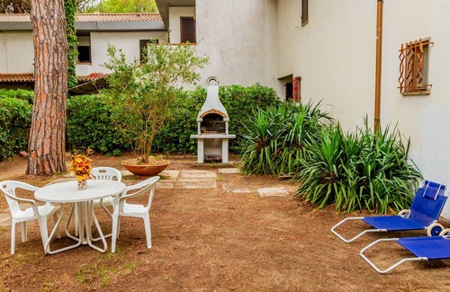 Principina a Mare Apartment | Apartment 'Via Dell'anguilla' with Private Terrace, Private Garden and Balcony