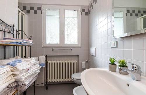 Germignaga Apartment | Il Balcone Delle Camelie Suite