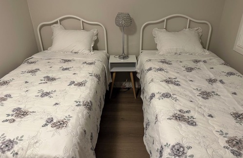 Niagara Falls House | K Niagara Guesthouse(Cherry & Mint)
