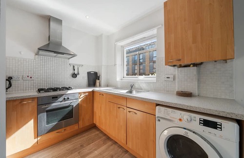 Southwark Apartment | Clean, bright two bedroom flat located in fashionable Camberwell /Peckham