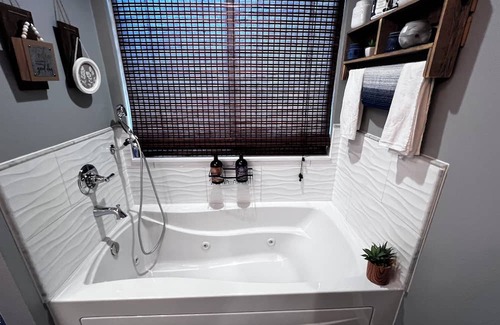 Gresham Apartment | Cozy studio in peaceful Gresham with WiFi, AC