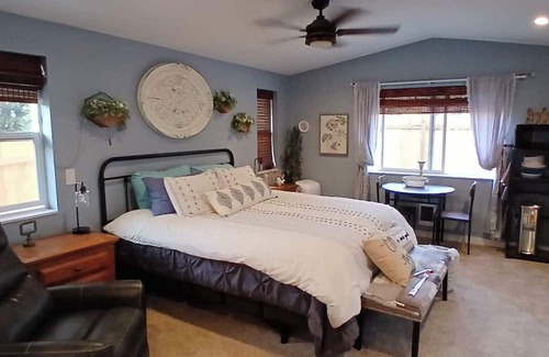 Gresham Apartment | Cozy studio in peaceful Gresham with WiFi, AC