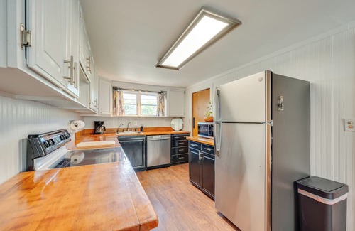 Weirs Beach Cottage | Laconia Resort Home < 2 Mi to Lake Winnipesaukee