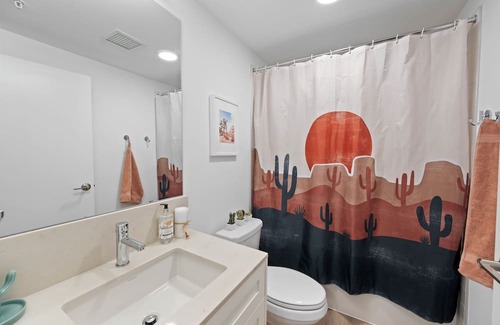 Crescent Heights Apartment | "Baja Blast" 2BR |Mins to Saddledome | Rooftop Patio