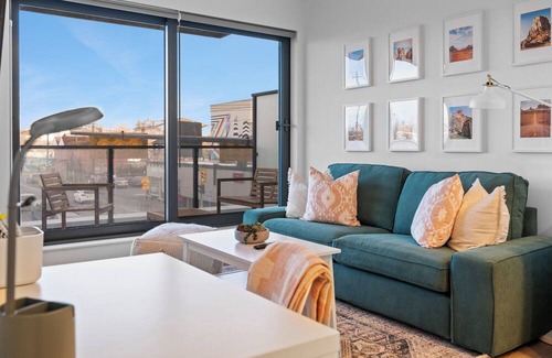 Crescent Heights Apartment | "Baja Blast" 2BR |Mins to Saddledome | Rooftop Patio