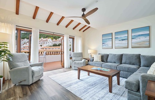 Avalon Condo | Newly Remodeled Hamilton Cove Condo 2bd/2bth. Street level No Stairs!