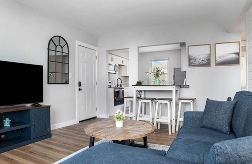 Cottage Line Apartment | 2BR Sea Breeze Suite | Beach | Pool | Balcony