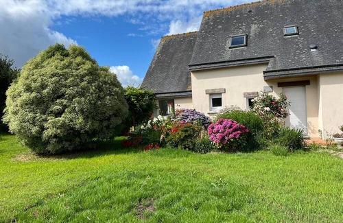 Plouezec House | Large family home between Bilfot and Minard. Enclosed garden, walking distance to beaches, GR!