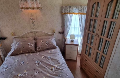Ingoldmells Cabin | Inviting 2-Bed Cabin in Skegness