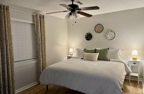 Athens House | Prime Location - Minutes to 5 Points and Downtown Athens - 4 KING Beds