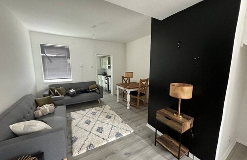 Rochester East Ward House | 3Bed | discount NHS Contractors