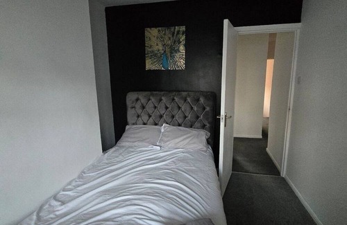 Rochester East Ward House | 3Bed | discount NHS Contractors