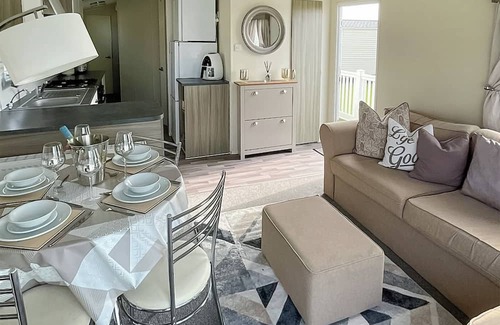 Colchester Cottage | 2 bedroom accommodation in Mersea Island, near Colchester
