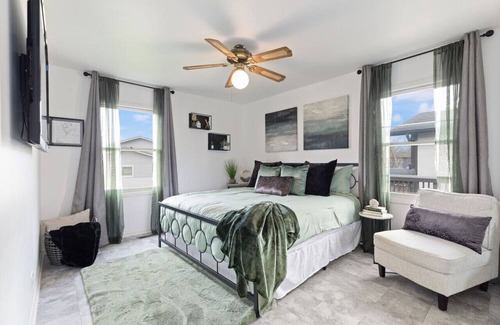 Country Club Hills House | Escape to The Hills: Spacious 3-Bed Retreat with Family & Game Rooms - Sleeps 8!